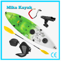 Barata de moldeo rotativo barco de plástico mar sentado en la canoa de Kayak de pesca superior